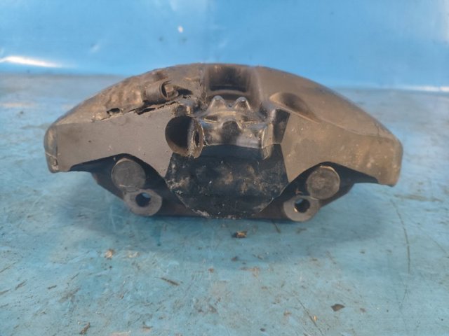 BMW 34116786818 Суппорт тормозной передний правый в наличии Черновцы