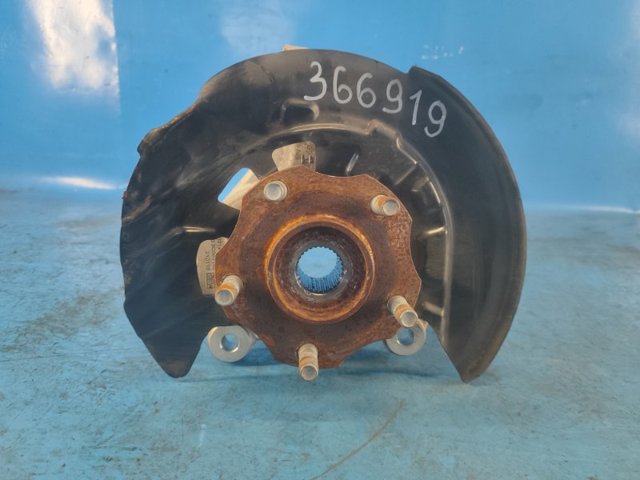Цапфа (поворотный кулак) передний правый 400146RA0A NISSAN