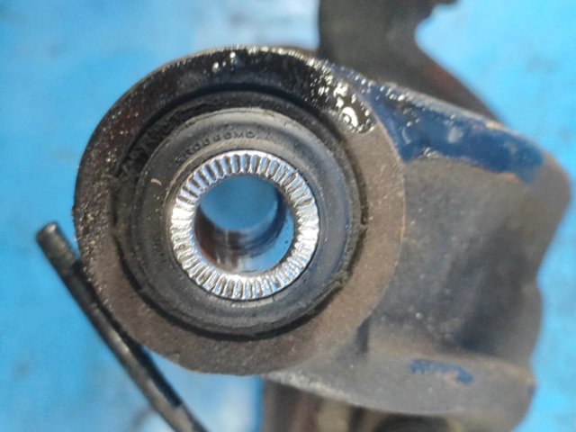 TOYOTA 423040T020 Цапфа задняя правая в наличии Ужгород