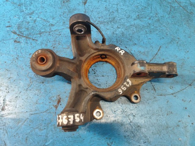 Цапфа правая 423040T020 TOYOTA
