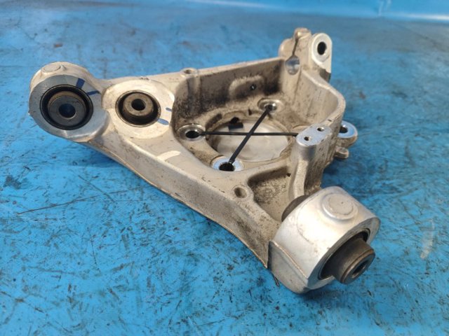 NISSAN 430186RA1A Цапфа задняя правая в наличии Черкассы