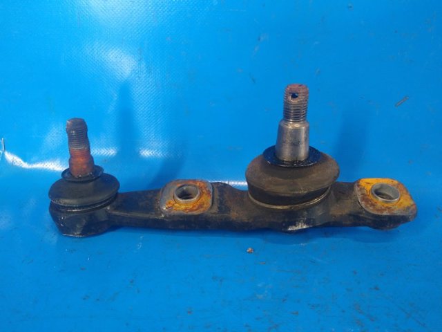 TOYOTA 4334039505 Нижняя левая шаровая опора в наличии Чернигов