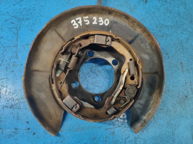 Щиток тормозного диска заднего левый 4650442040 TOYOTA