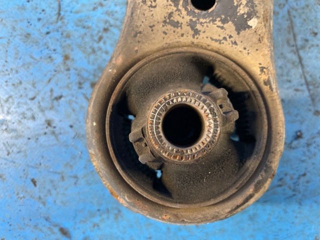 4806908040 TOYOTA Рычаг передней подвески нижний левый купить в Киев