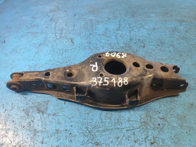 Балансир задний нижний, правый 4873075010 TOYOTA
