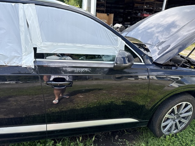 Пассажирская передняя дверь 4M0831052F VAG