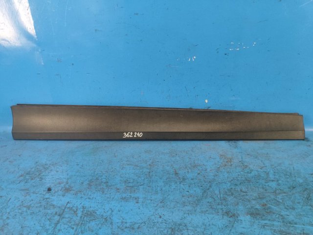 Молдинг двери передней левой нижний 51137205779 BMW