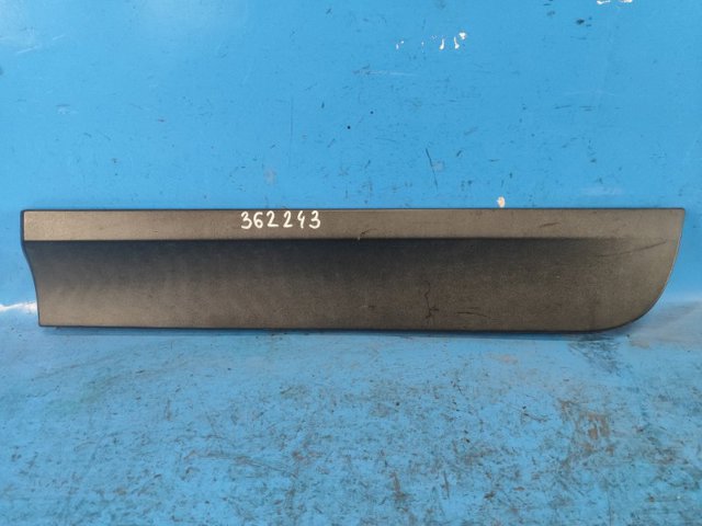 Молдинг двери задней левой нижний 51137205781 BMW