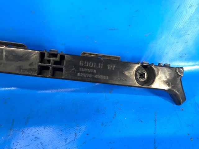 Кронштейн бампера заднего, левый 5257647011 TOYOTA