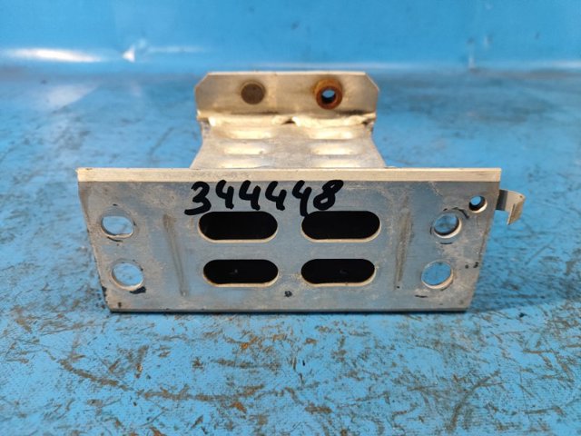 Кронштейн усилителя переднего бампера 5701476010 TOYOTA