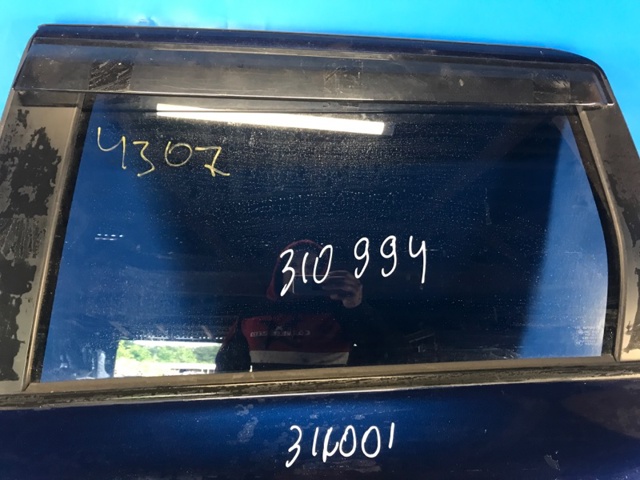 Стекло двери задней левой 5736A329 MITSUBISHI