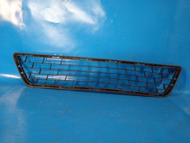 Решетка переднего бампера 622543SH0A NISSAN
