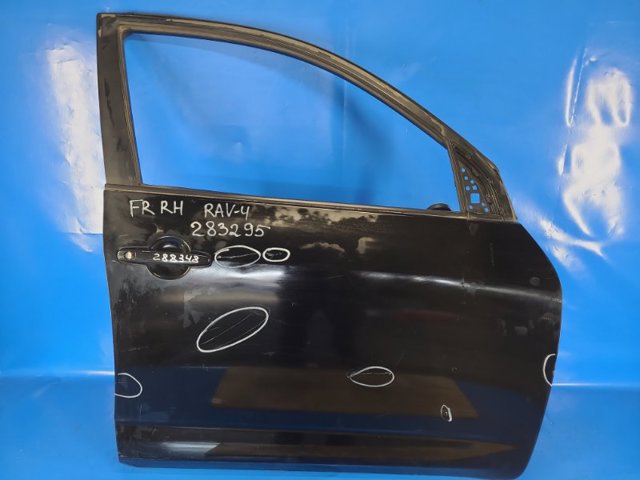 Пассажирская передняя дверь 6700142110 TOYOTA