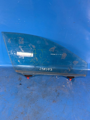 Стекло пассажирской двери 6810106080 TOYOTA