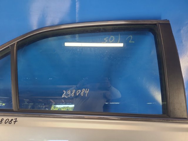 Стекло заднее правое 6810306090 TOYOTA