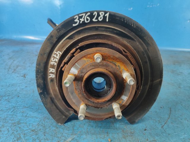 Цапфа поворотная правая 68253396AB CHRYSLER
