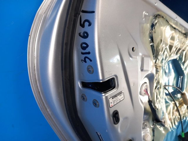 Замок задней двери, левой 6906047070 TOYOTA