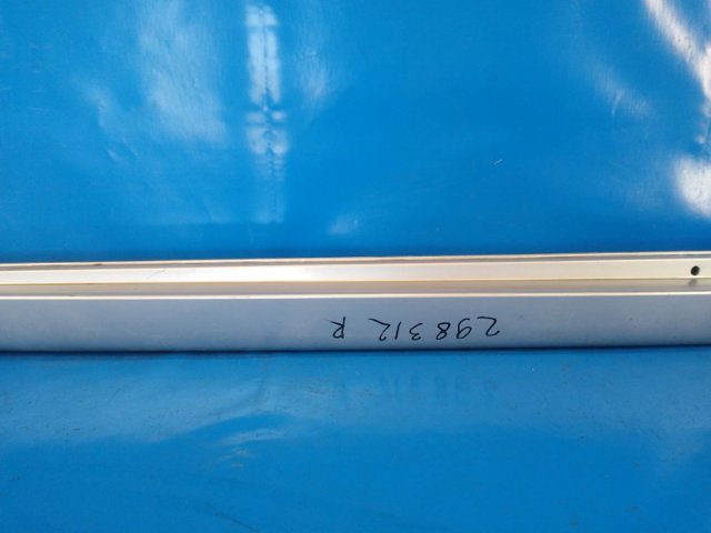 7585106904 TOYOTA Накладка (молдинг) порога наружная правая купить в Ужгород