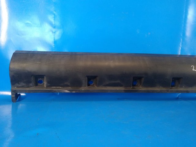 SUZUKI 7724080J015PK Накладка (молдинг) порога наружная левая в наличии Ирпень