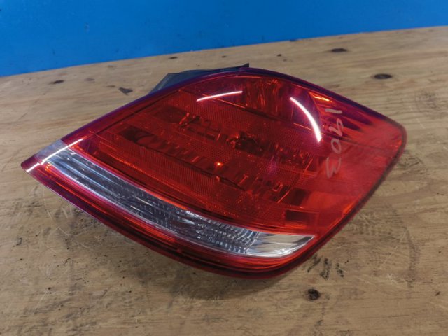 Задний правый внешний фонарь 81550AC090 TOYOTA
