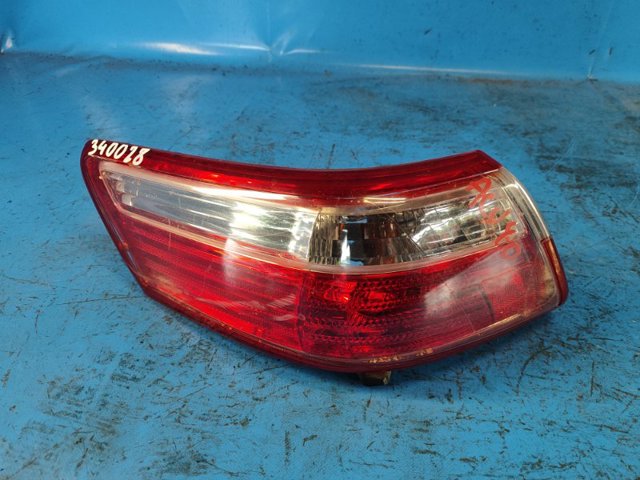Задний левый внешний фонарь 8156006240 TOYOTA