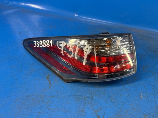 Задний левый внешний фонарь 8156176010 TOYOTA