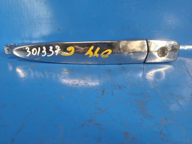 Ручка задней двери, наружная 826409N00A NISSAN