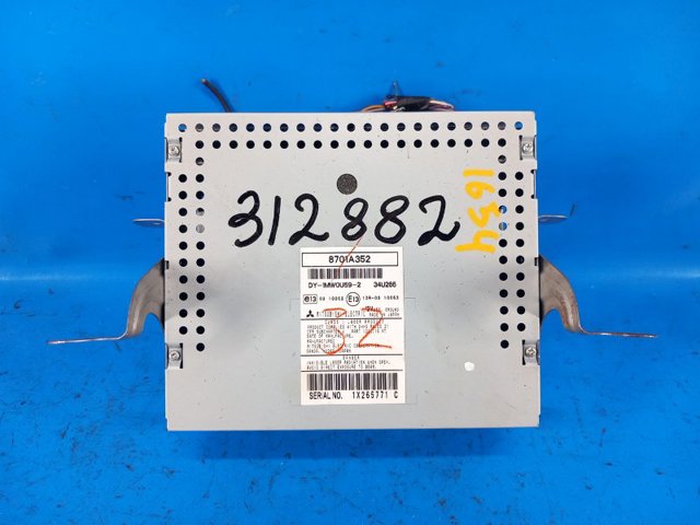 Радиоприемник 8701A352 MITSUBISHI