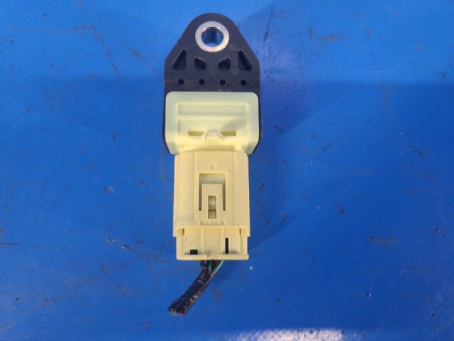 Датчик Айрбег передний 8983106010 TOYOTA