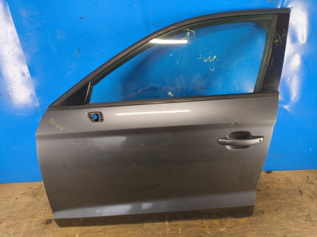 Двери 8V5831051A VAG