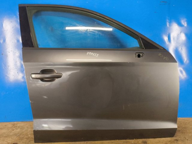 Пассажирская передняя дверь 8V5831052B VAG