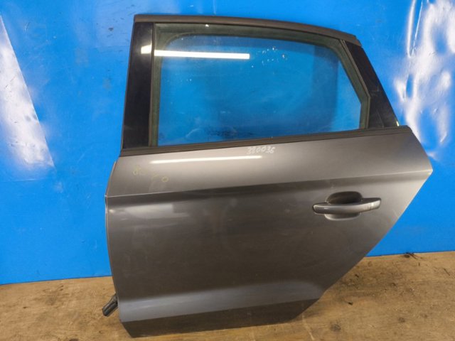 Дверь пассажирская задняя левая 8V5833051 VAG
