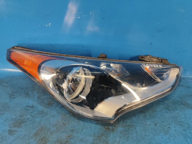 Вставка фары правой 921022V000 HYUNDAI