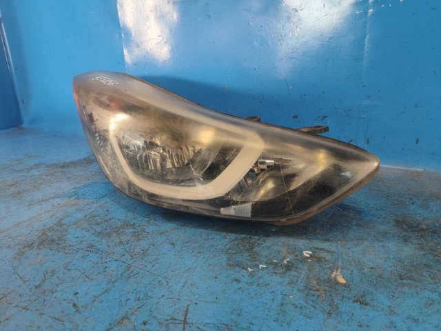 HYUNDAI 921023X280 Правая фара в наличии Черновцы