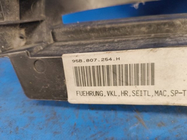 VAG 95B807254H Кронштейн абсорбера заднего бампера правый в наличии Ровно