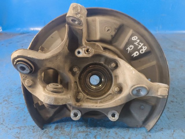 Цапфа поворотная правая A2123502208 MERCEDES
