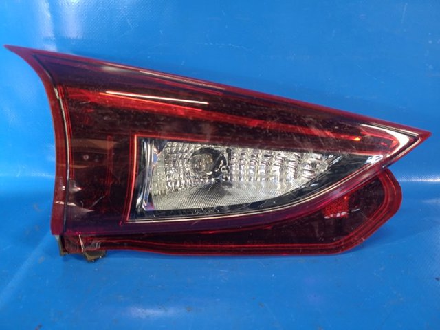 Фонарь задний внутренний правый B45C513F0 MAZDA