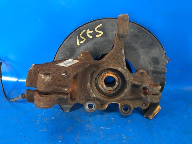 Цапфа (поворотный кулак) передний правый BV6Z3K185D FORD