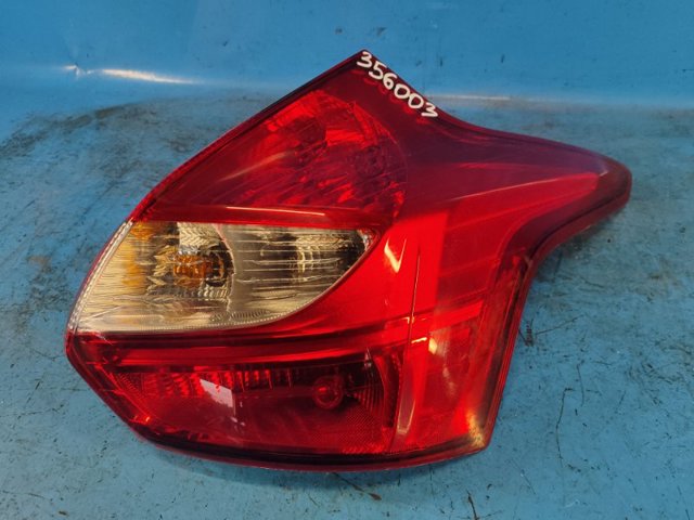 Задний правый стоп DM5Z13404C FORD