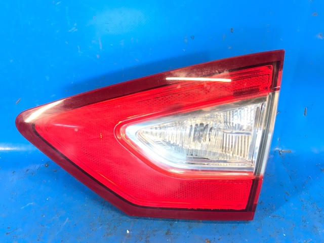Фонарь задний правый, внутренний DS7Z13404A FORD