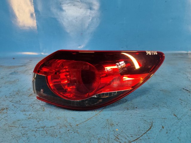 Задний правый внешний фонарь GHP951150 MAZDA