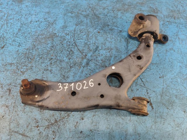 Правый рычаг передней нижней подвески KB7W34300D MAZDA