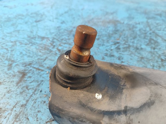 KB7W34300D Нижний рычаг купить Сумы
