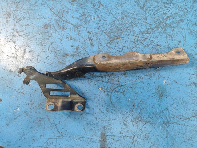 MAZDA KB7W52410 Петля капота правая в наличии Одесса