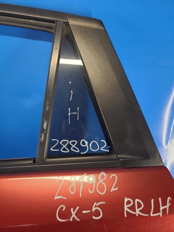 Уголок задней левой двери KD4773661A MAZDA