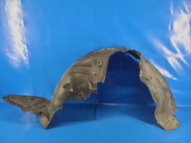 Правый подкрылок переднего крыла KD5356130B MAZDA