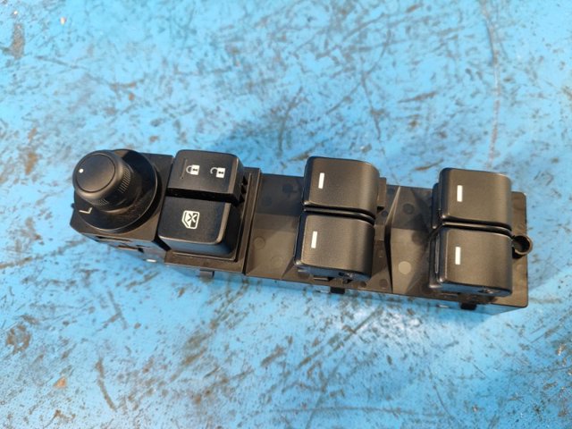 Кнопочный блок управления стеклоподъемником передний левый KF3N66350 MAZDA