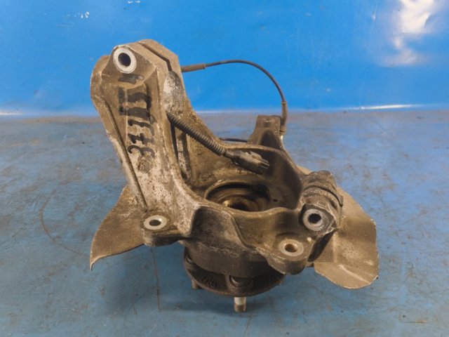 Цапфа поворотного кулака LR109399 LAND ROVER