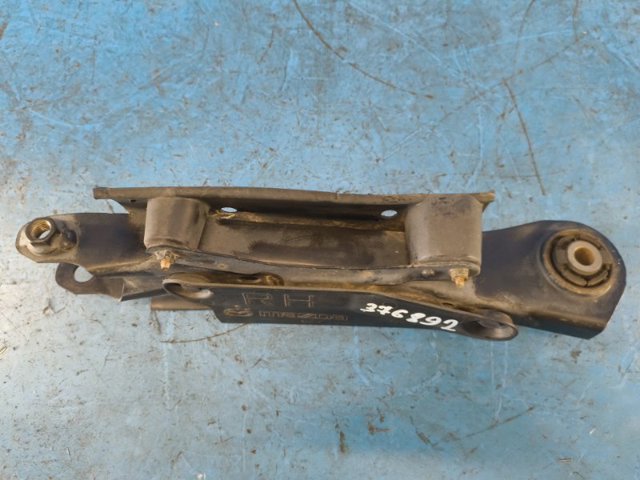 MAZDA TK4928500F Рычаг задней подвески поперечный правый в наличии Хмельницкий