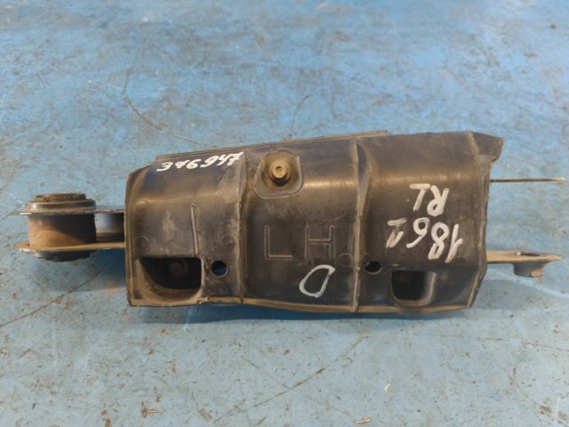Балансир задний левый TK4928550F MAZDA